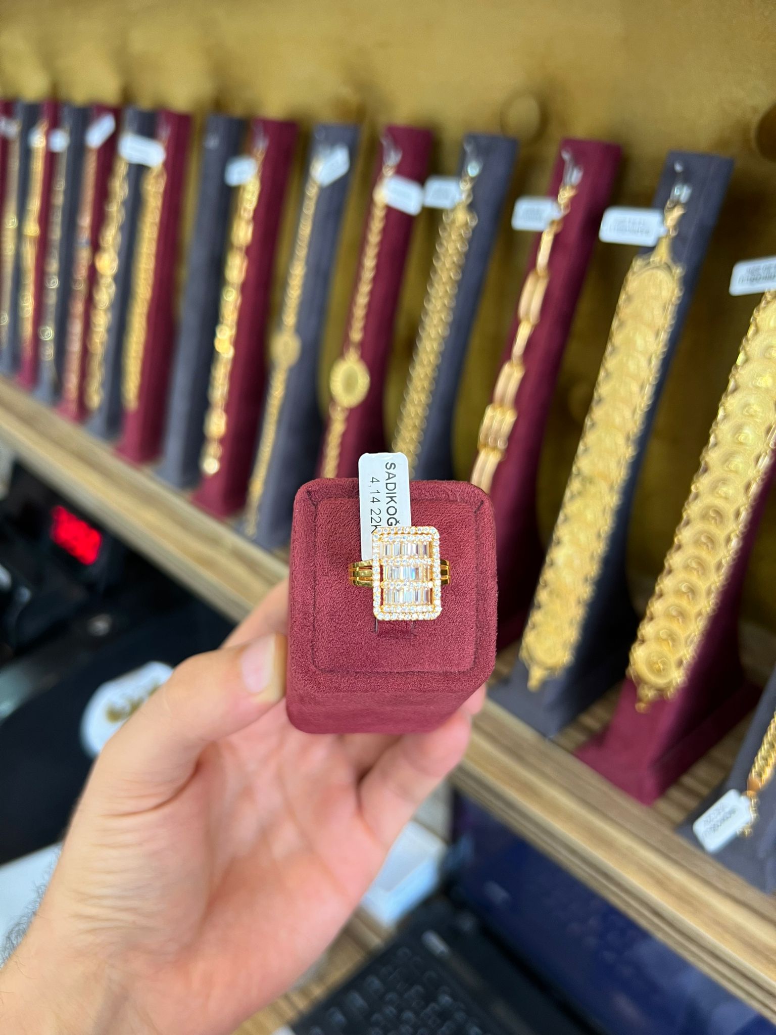 Üç Sıra Baget Yüzük 4.14 Gram