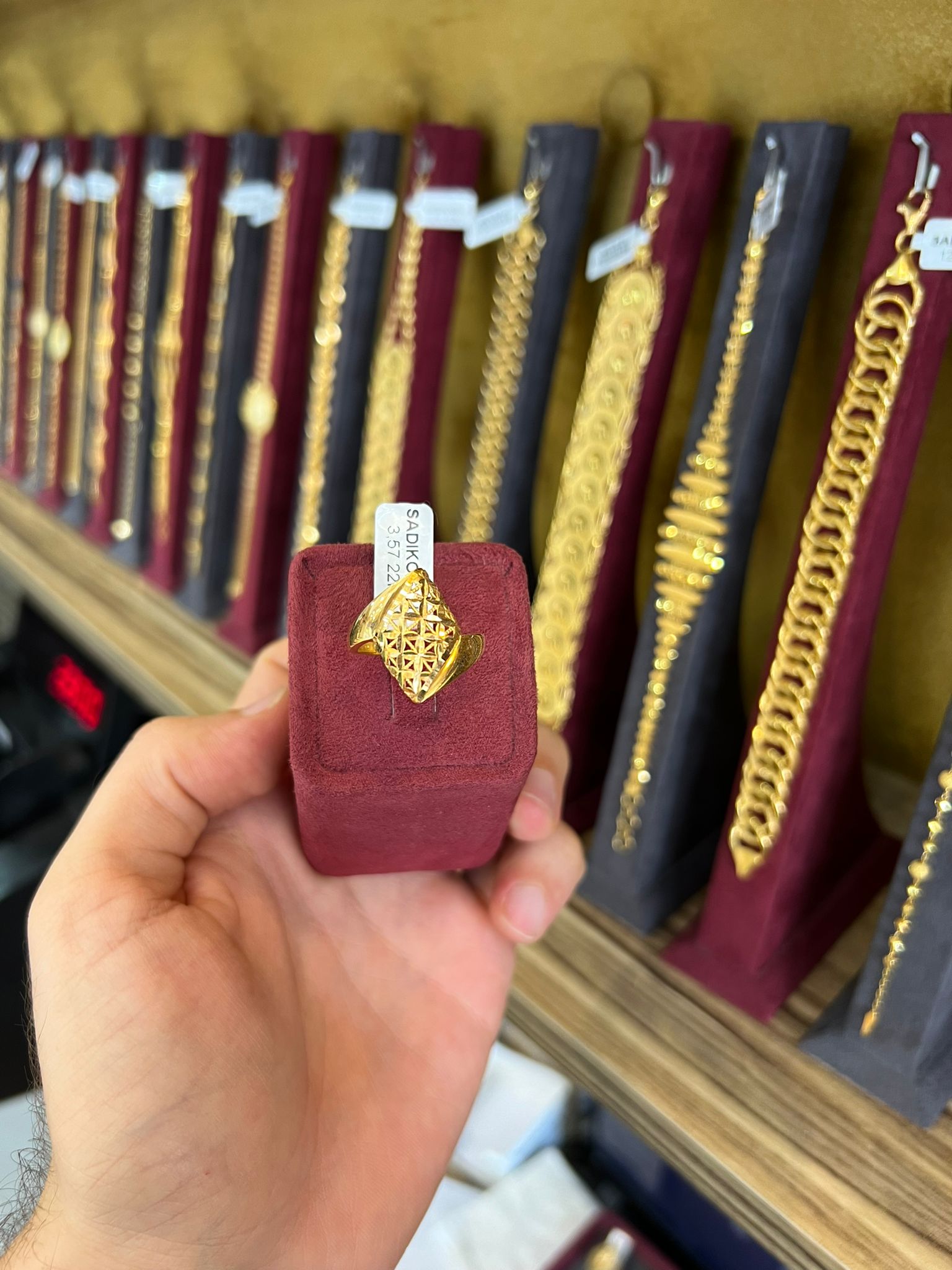 Desenli Kuğu Yüzük 3.57 Gram