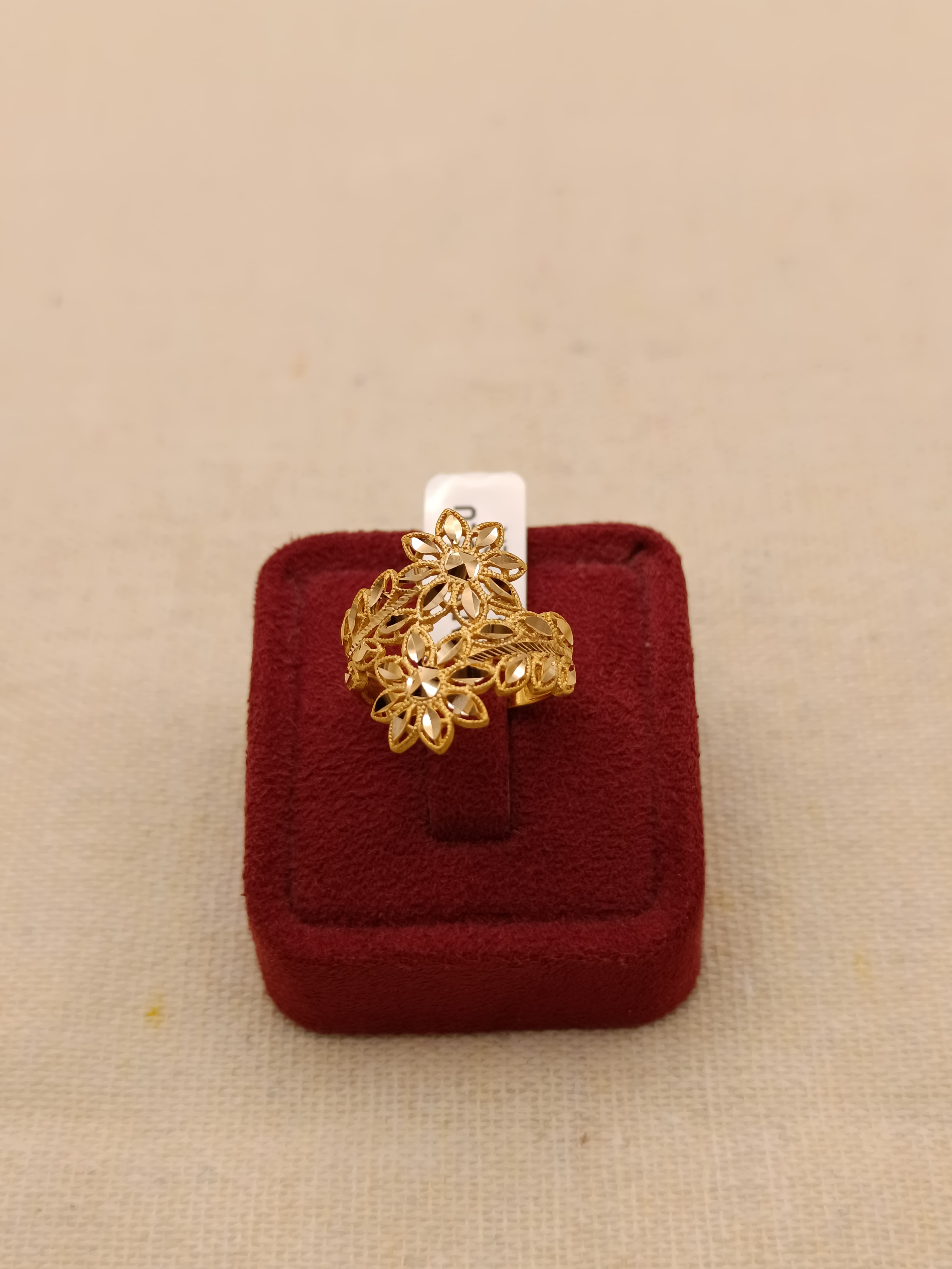 Papatya Desenli Yüzük 4.31 Gram